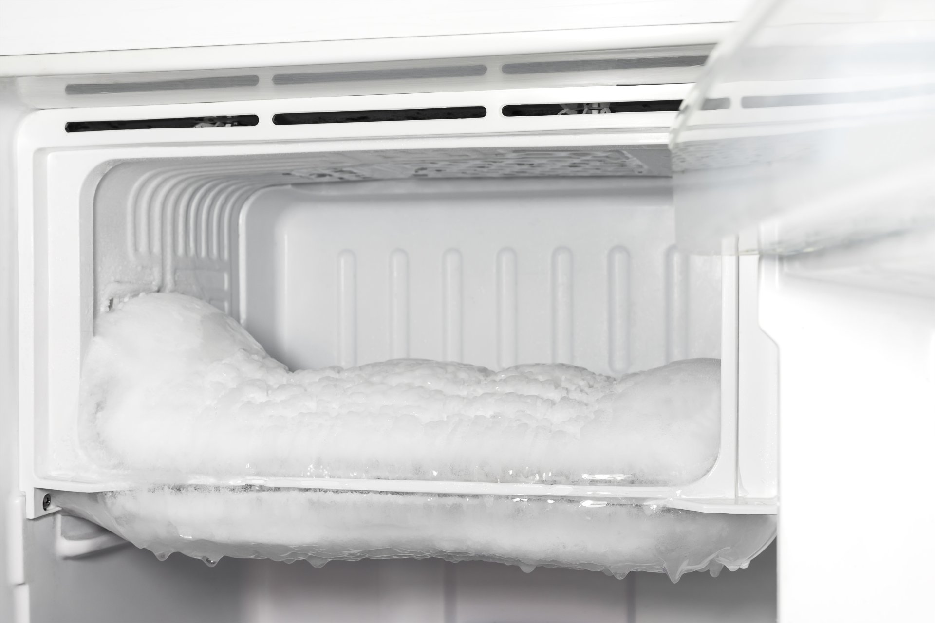Congelateur Qui Fait De La Glace Pourquoi mon congélateur fait de la glace ? Causes et remèdes